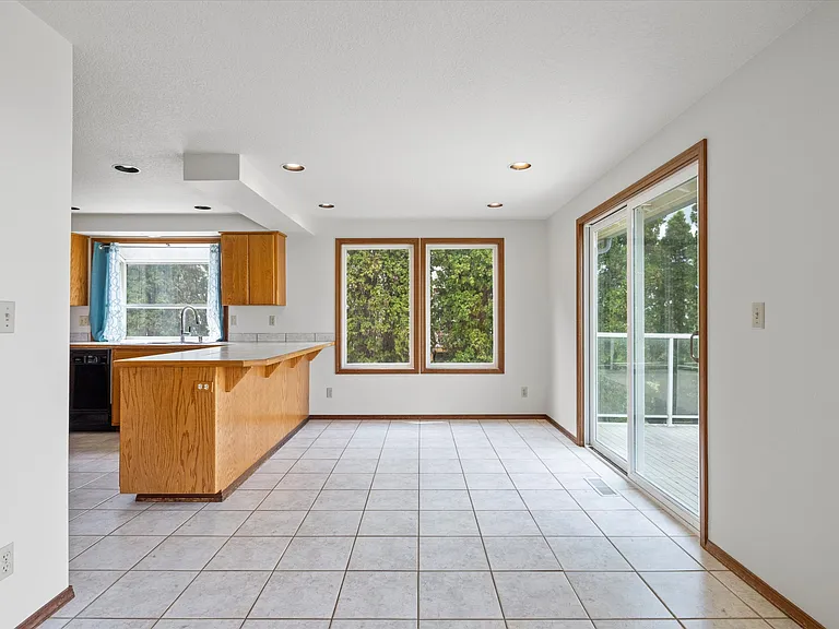 212 Edgewood Dr — Photo 7