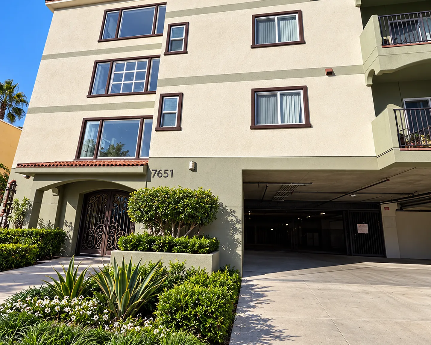 Yaya Laurel 1 Apartments — Photo 2