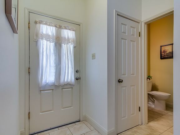 5th image of 91 Campden Cir