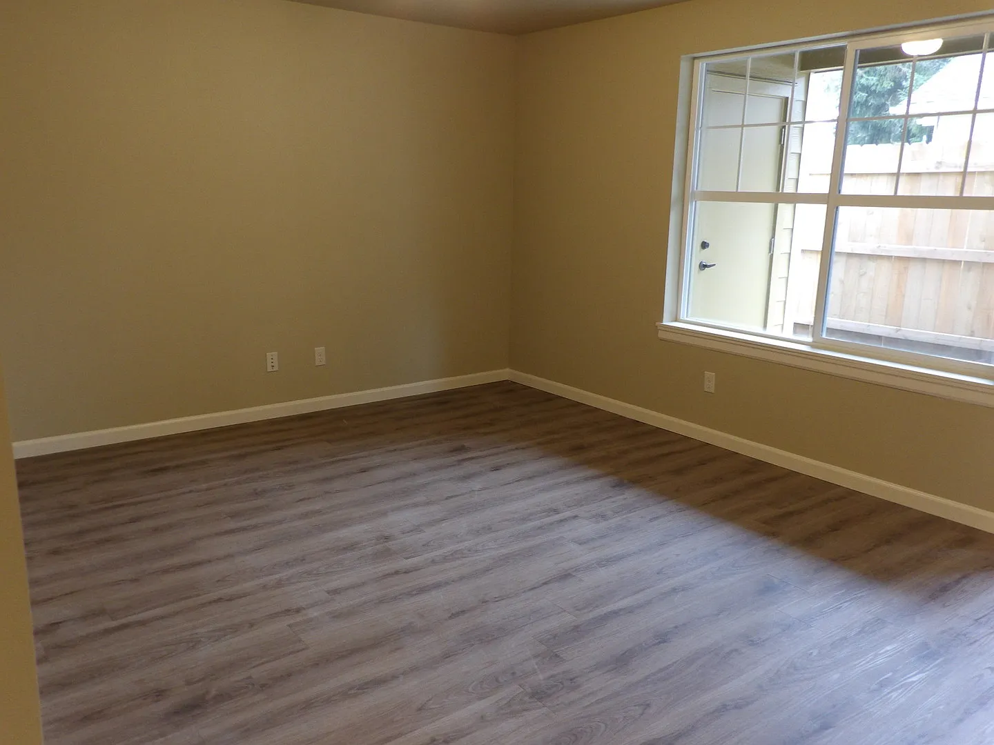 2 bed, 2.0 bath, 950 sqft, $1,550 — Photo 2