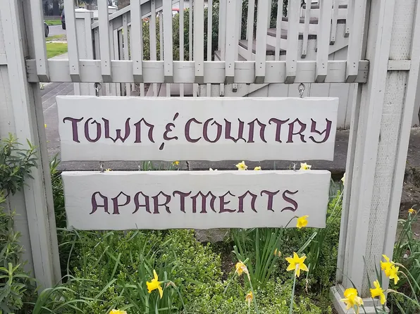 201 S Edwards St APT 2, Newberg, OR 97132