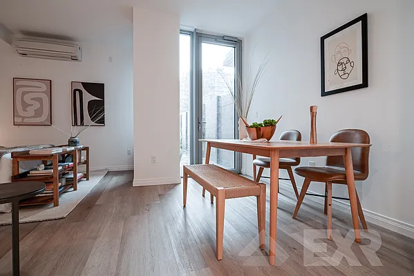 Rented by EXR | media 7