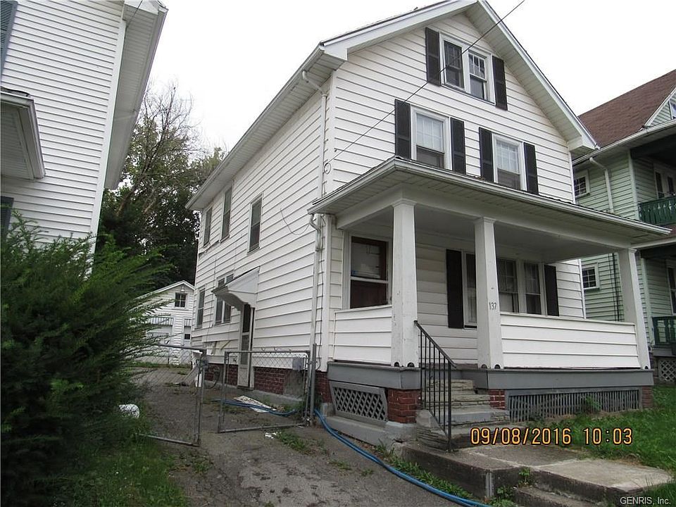 2nd image of 137 Weyl St