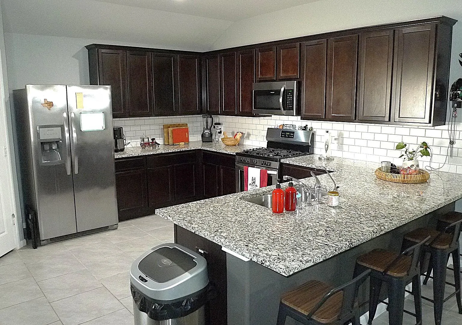 3 bed, 2.0 bath, 1731 sqft, $2,000 — Photo 2