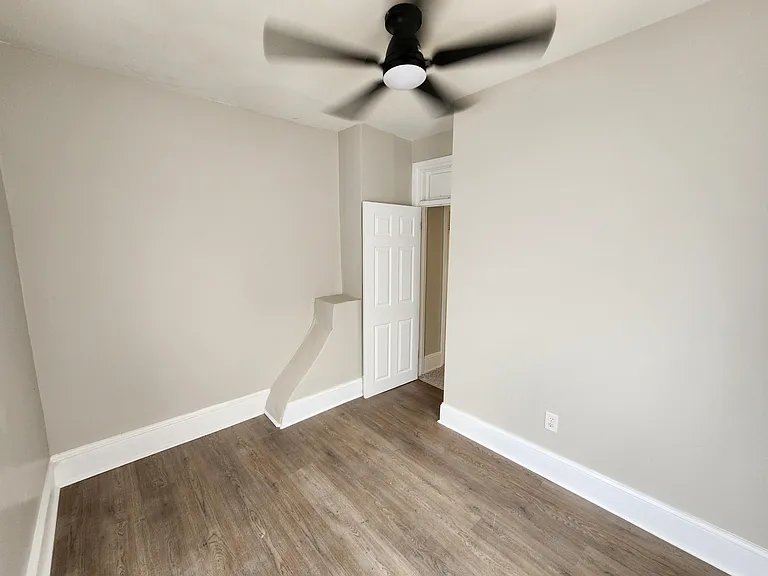 302 N Lombard St — Photo 18