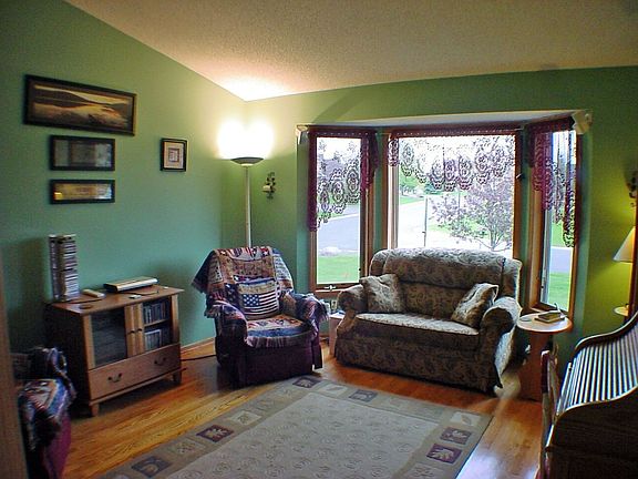 Living Room w/Hardwood Floors