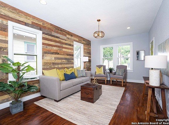 5th image of 406 Hansford St