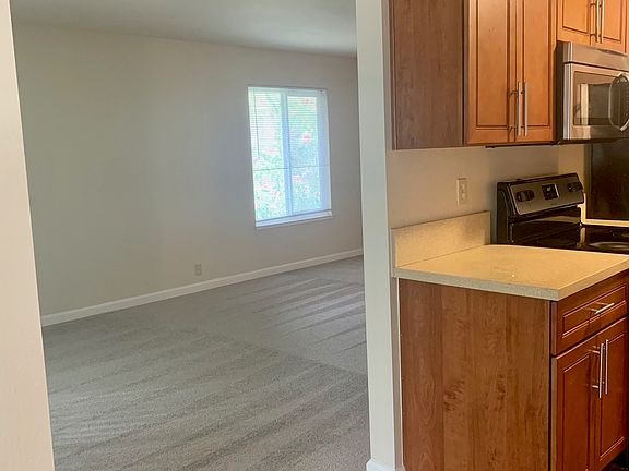 5th image of 125 Ascot Ct APT 2