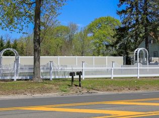 70 Main Rd, Riverhead, NY 11901