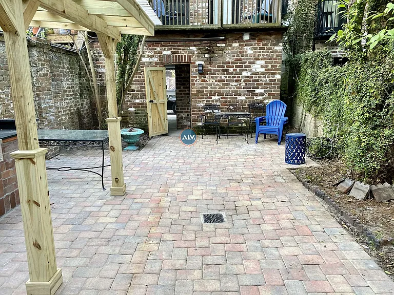 208 E Taylor St — Photo 52
