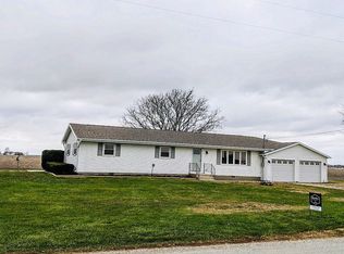 801 N 2900 East Rd, Strasburg, IL 62465