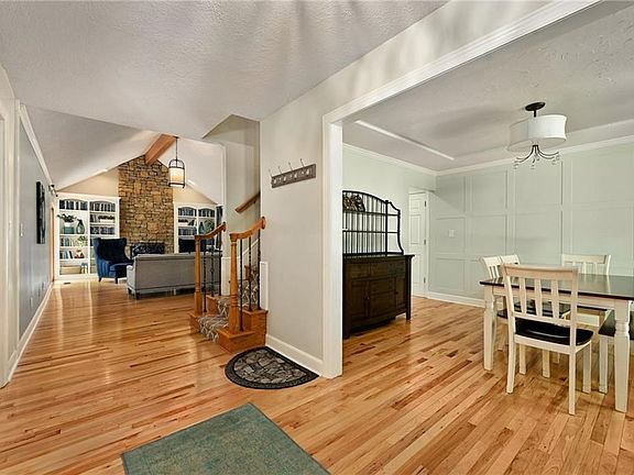 4th image of 8244 Parkhill Cir