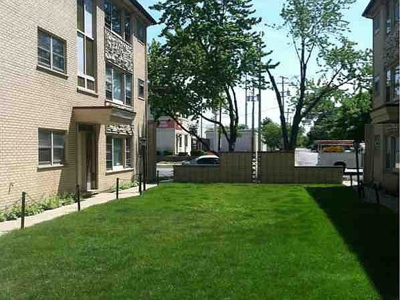 4th image of 2314 N Harlem Ave APT 2C