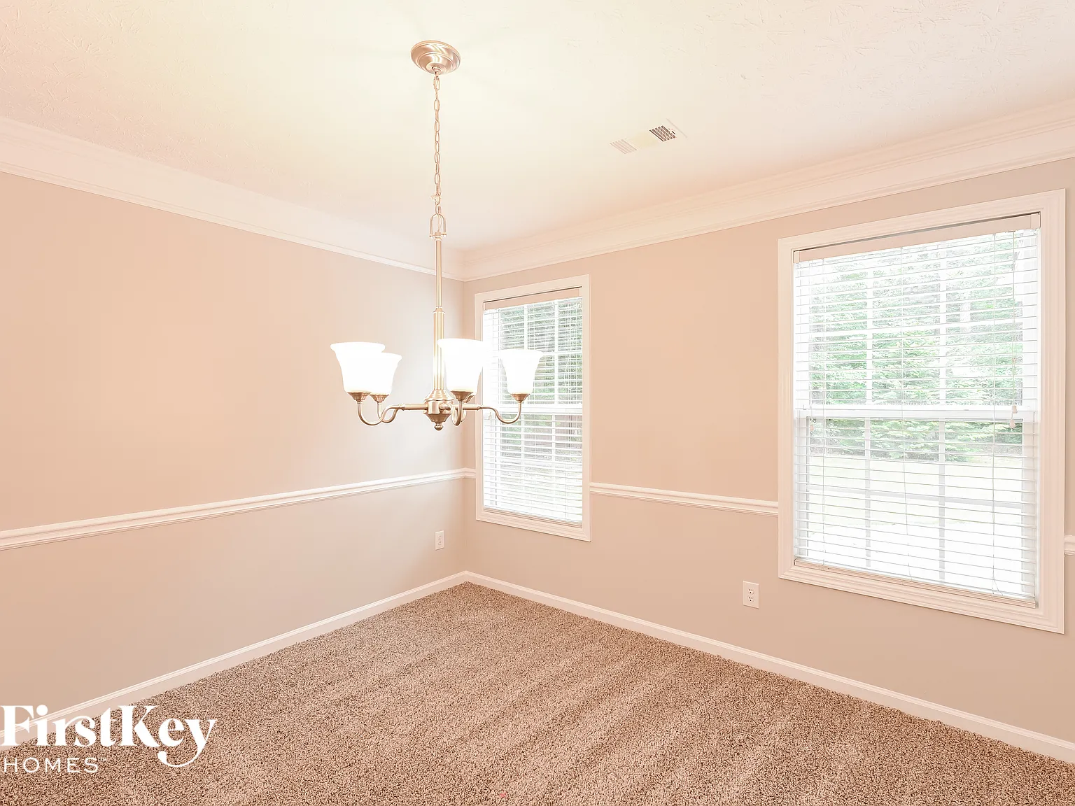 3 bed, 2.0 bath, 1901 sqft, $2,560 — Photo 4