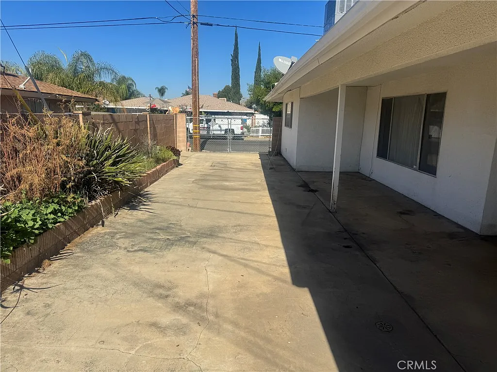 Building Photo - 415 S Tahquitz Ave