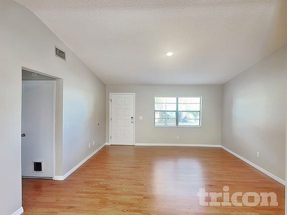 4th image of 2933 Sabal Palm Dr