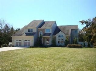 2 Crestview Dr, Ocean View, NJ 08230
