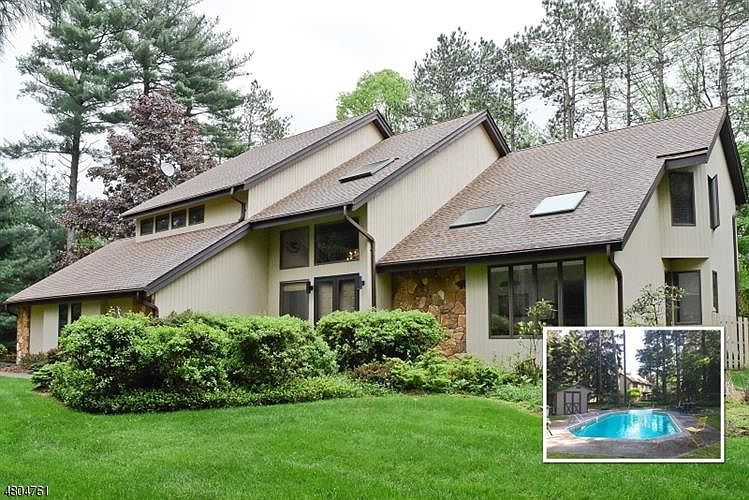 1st image of 55 Westbury Dr