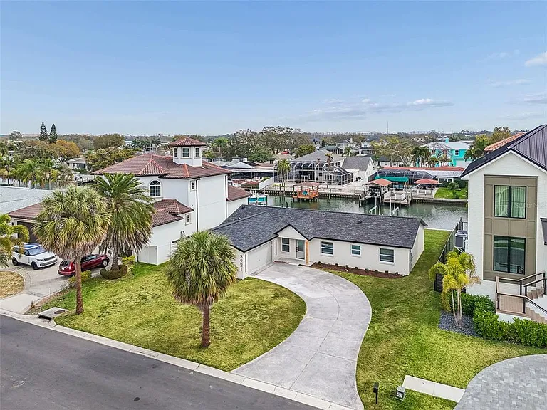 3921 Versailles Dr — Photo 32