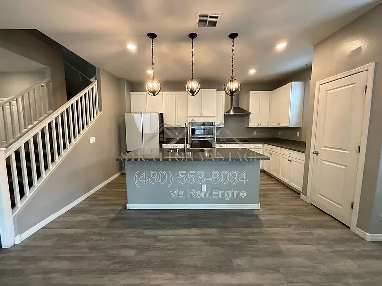 11689 N 166th Dr — Photo 2