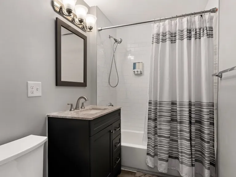 7 Abbotsford St #2 — Photo 3