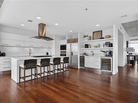 3rd image of 4646 Broadway APT 12