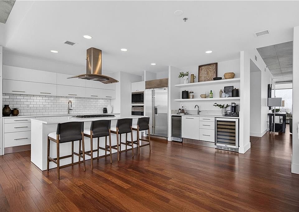 4646 Broadway APT 12, Kansas City, MO 64112 | MLS #2612201 | Zillow