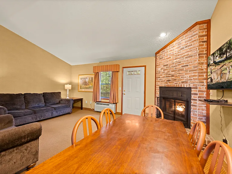 1010A Westwoods Dr — Photo 4