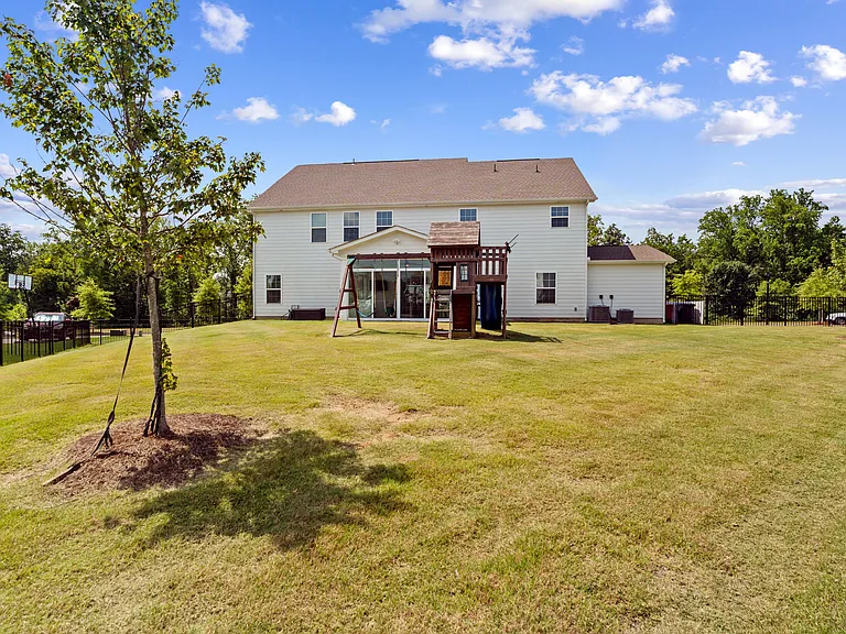 14321 Sunnyhill Grove Rd — Photo 45