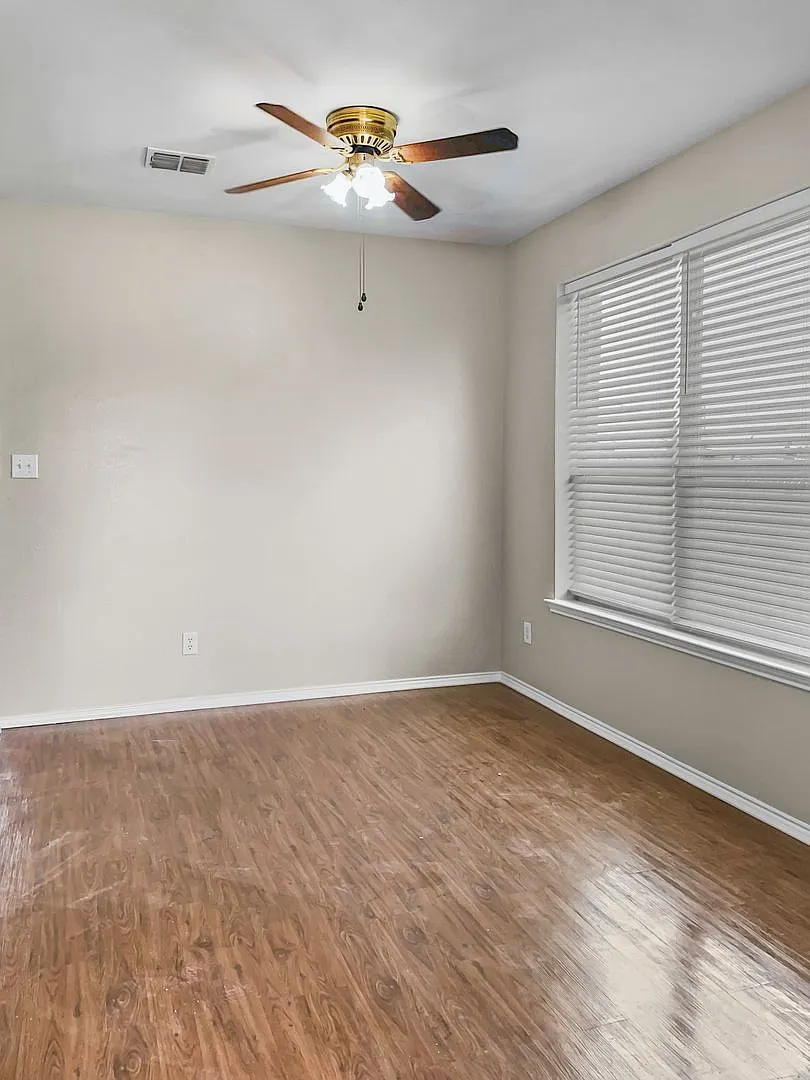 Lovely 4-Bedroom Home in Forney! — Photo 3