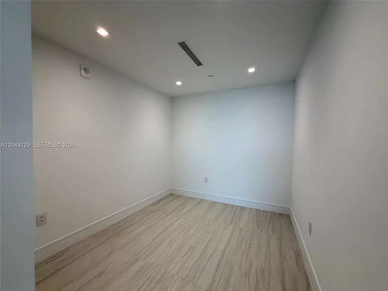 2411 Laguna Circle North 1411 #1411 — Photo 65