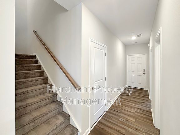 4th image of 415 Batten Rd