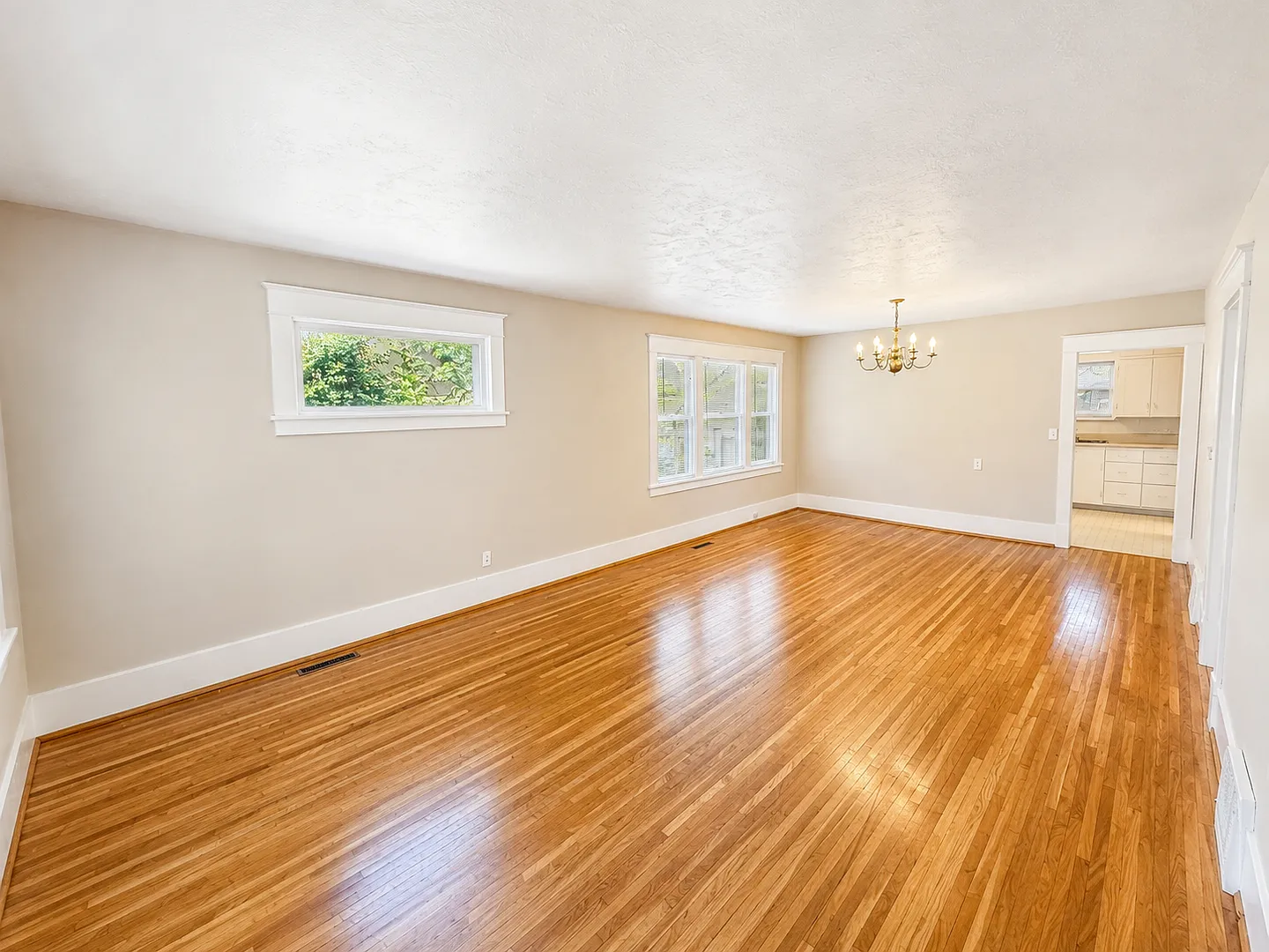 2811 S Lamonte St Spokane WA 99203 — Photo 2