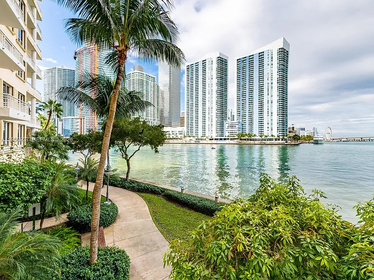 888 Brickell Key Dr #L10 — Photo 6