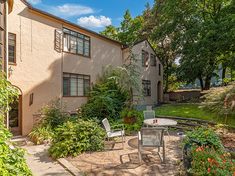 Vista Court — Photo 14
