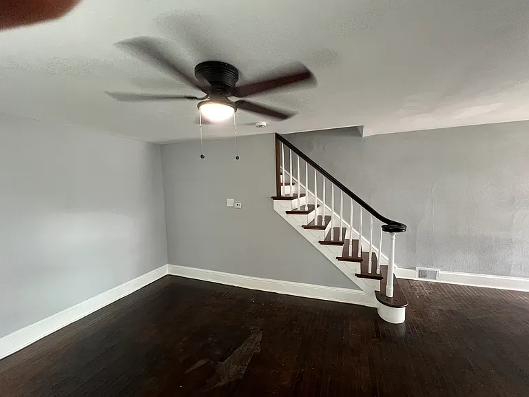 1312 E 13th St — Photo 11