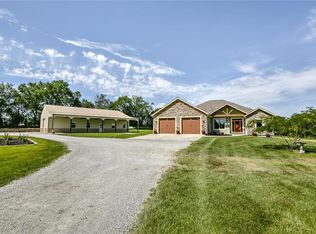 21070 S Moonlight Rd, Gardner, KS 66030