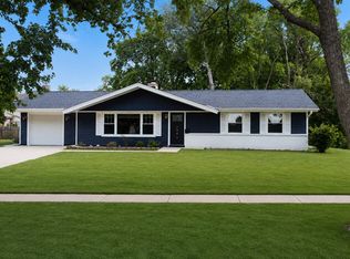 1927 Warwick Ln, Schaumburg, IL 60193