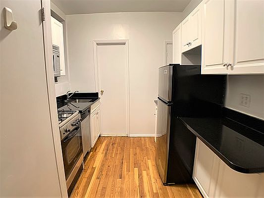 5th image of 244 E 77th St APT 4