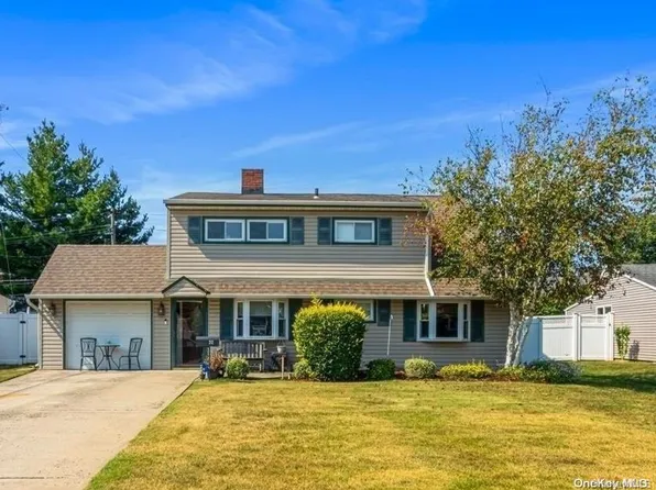 32 Russet Lane, Wantagh, NY 11793
