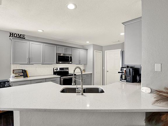 5th image of 11434 CRESTLAKE VILLAGE DRIVE