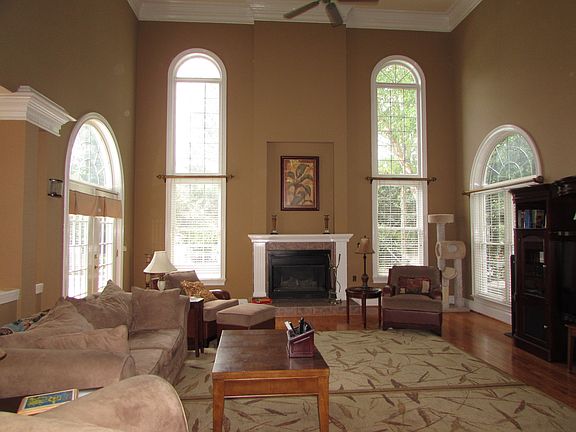 5th image of 2538 Howerton Ct