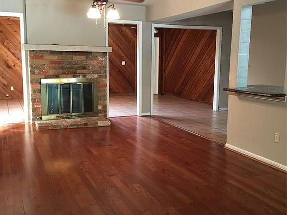 4th image of 2044 Lakeside Dr