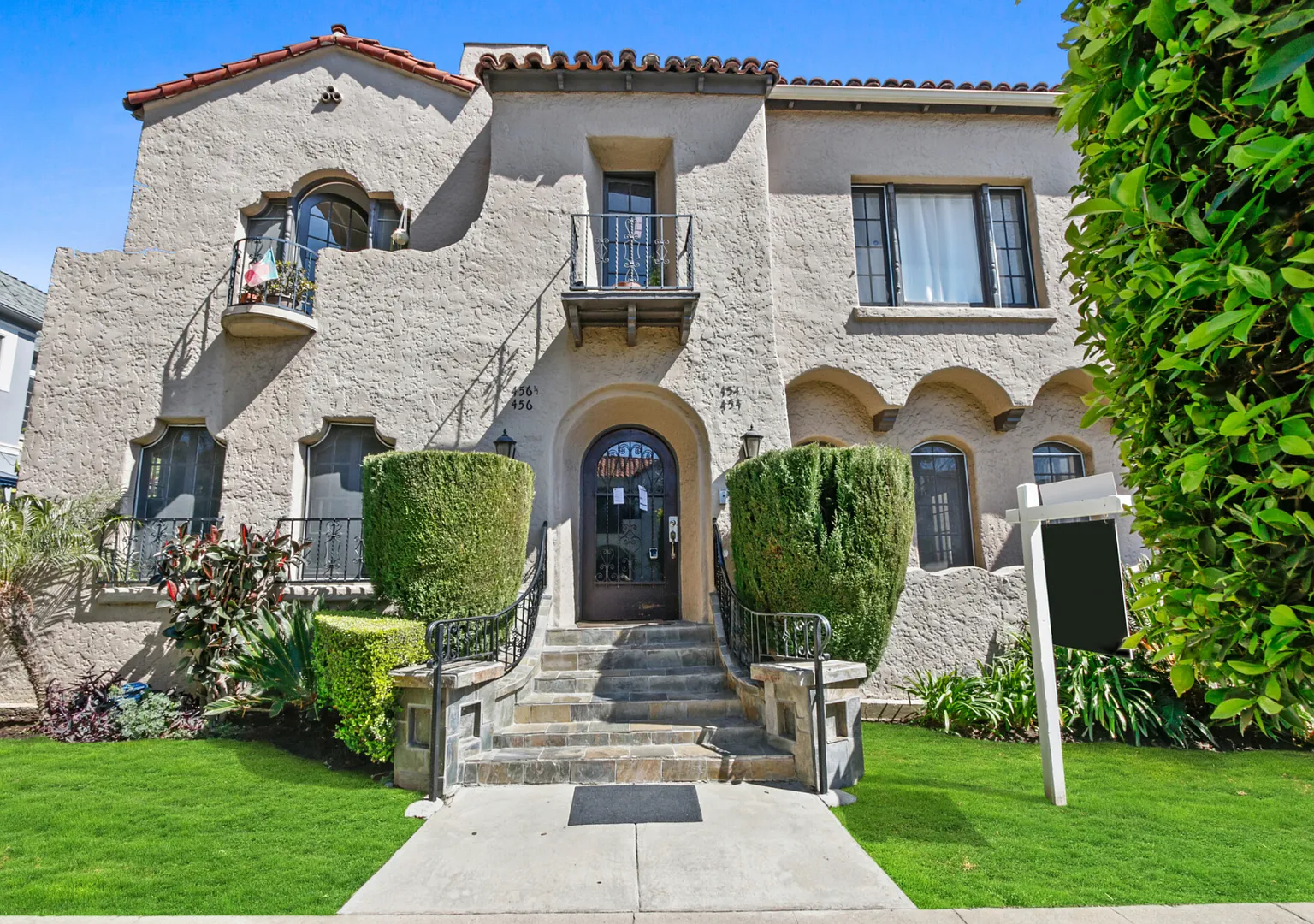 454 N. Orange Grove Ave. — Photo 1