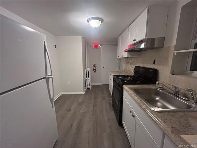 1st image of 144 Waverly St Floor 1