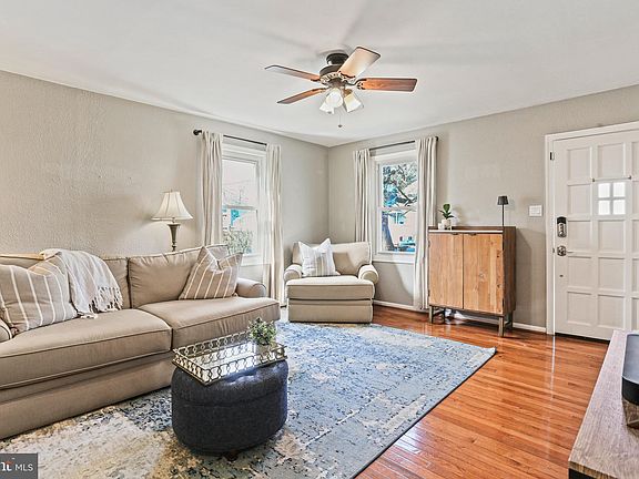 3rd image of 511 Crabb Ave