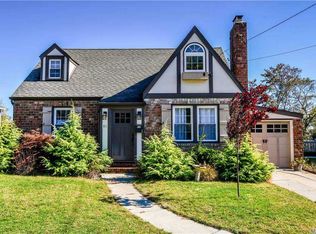 61 Lakeland Ave, Patchogue, NY 11772