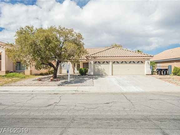 2nd image of 135 Tamarack Dr