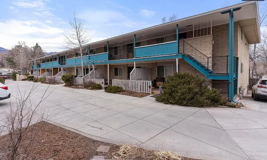 Park Lane Apartments — Photo 2