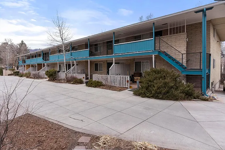 Park Lane Apartments — Photo 2